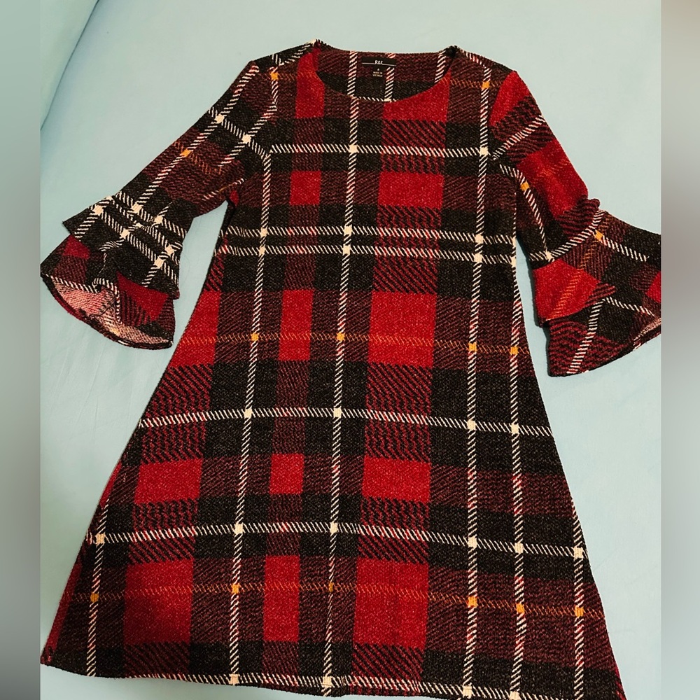 R&K women winter dress size 8 made in Vietnam 87% Polyester